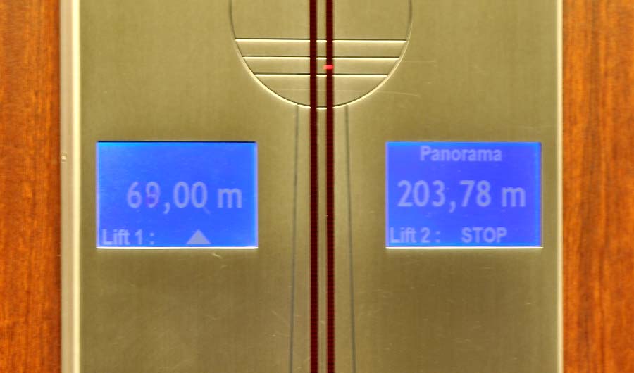 I elevatoren de 203,78 meter op