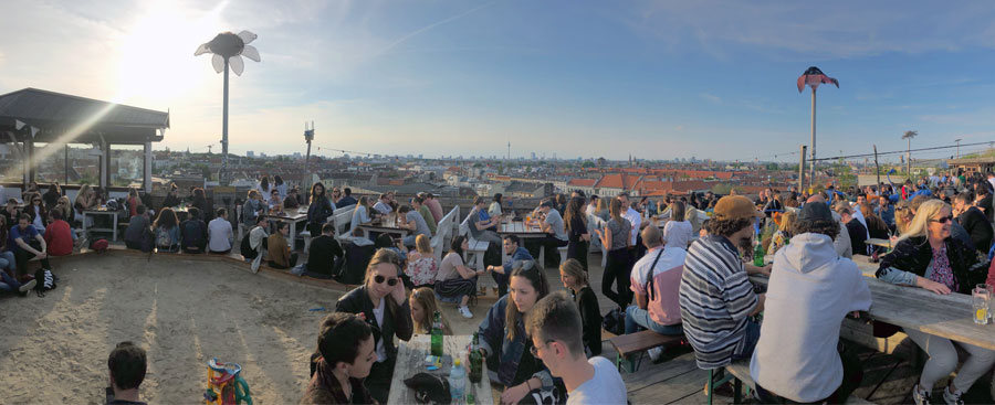Klunkerkranich rooftop bar i Berlin