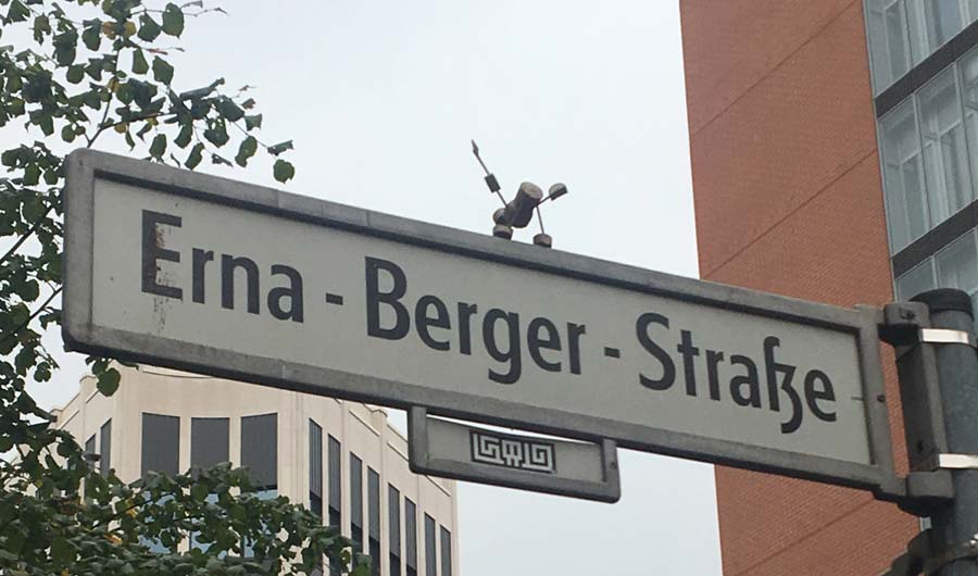 Berlin Street Art - Kork yogis